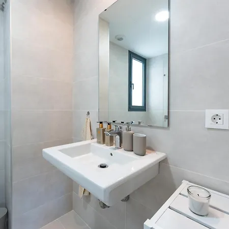 Middle Views West Apartment