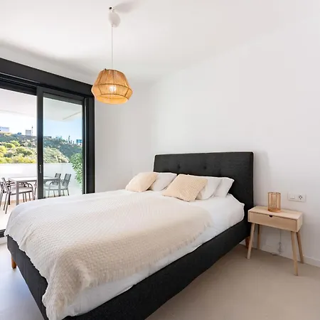 Middle Views West Apartment *